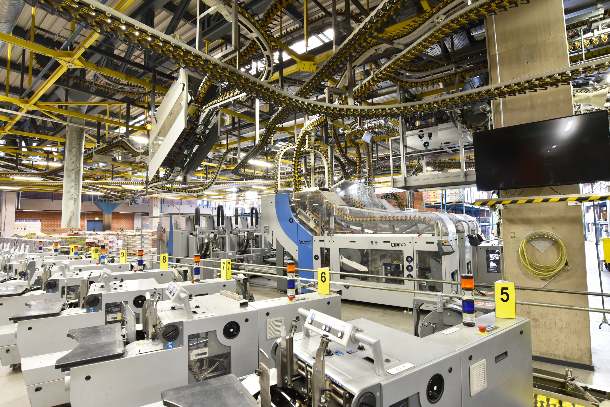 Plastic injection molding factory highlighting size of machines