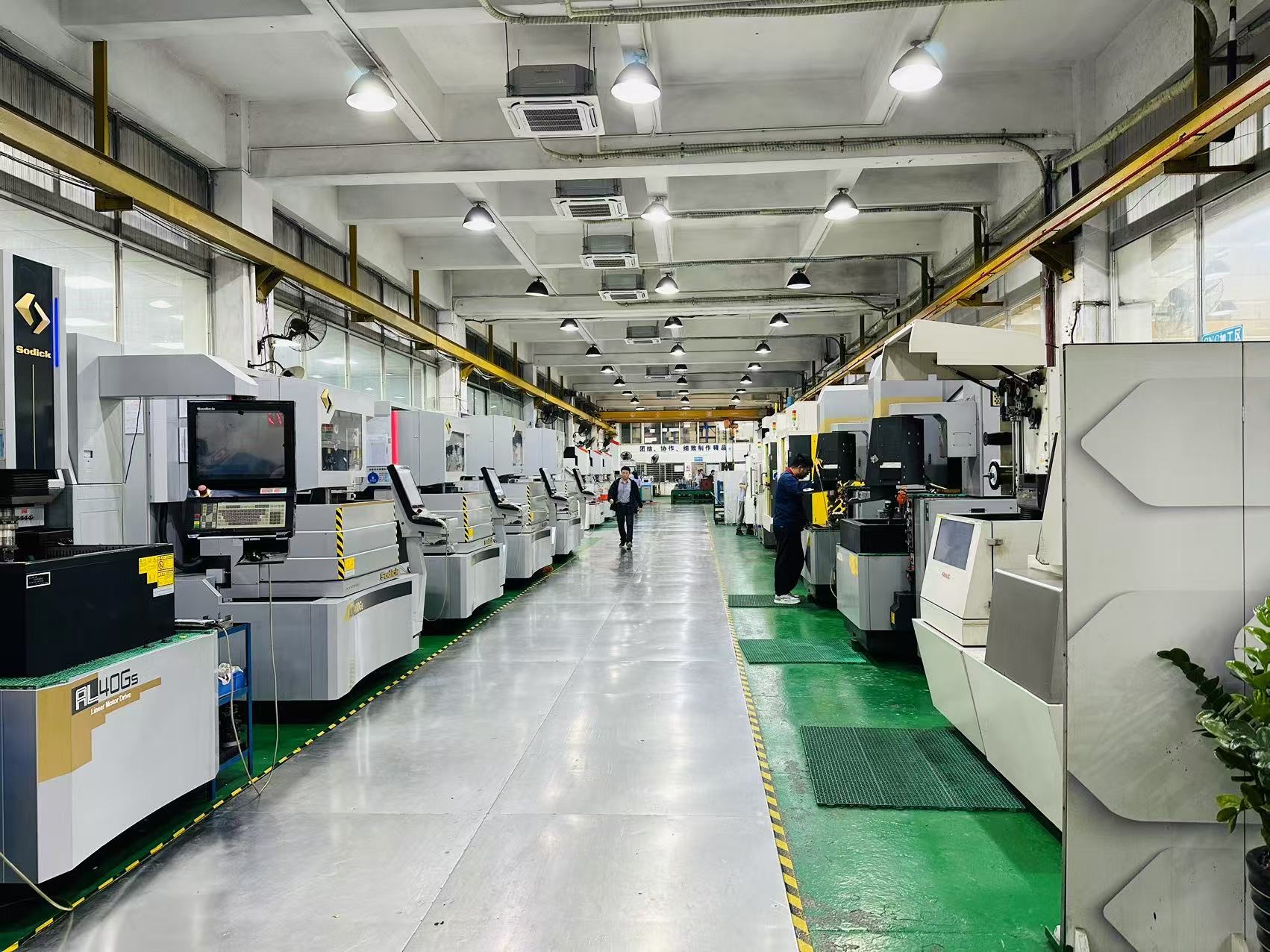 Image of factory that can do rapid mold tooling for plastic injection molding