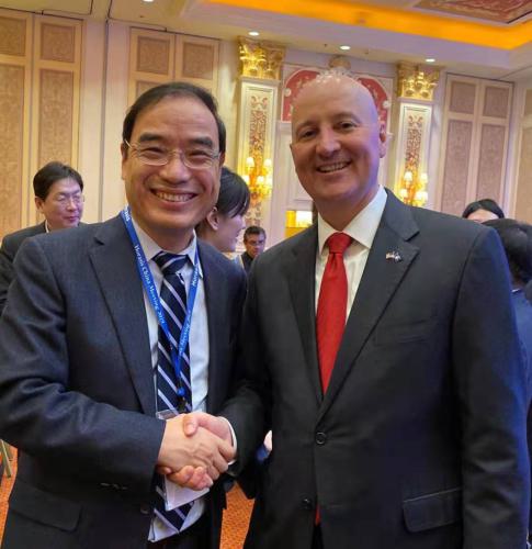 Dr. Wang met with Mr. Pete Ricketts, Governor of Nebraska, and discussed promoting US and China business.